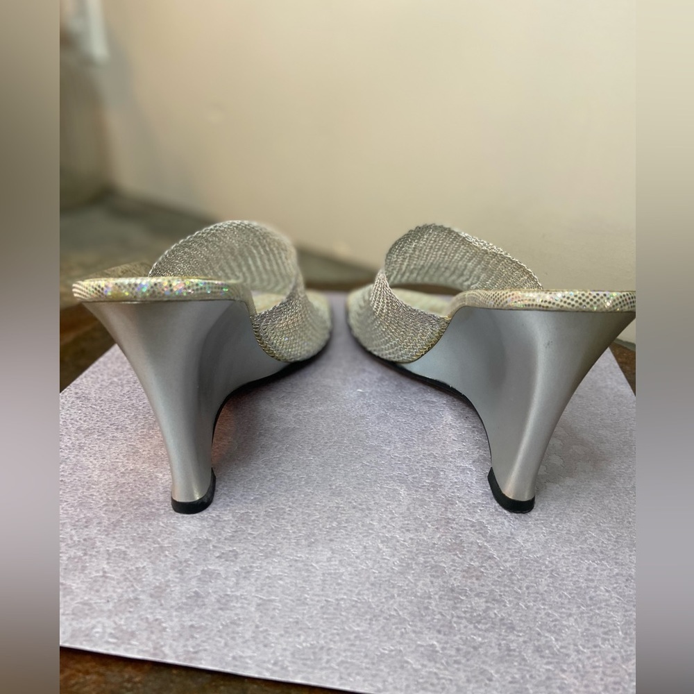 Pierre Dumas~Iridescent Insole w/Wire Mesh-Look Slide Sandal~Wedge~Silver~Size 9 - Picture 13 of 13